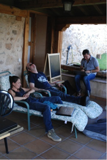 Is the Oikos chief editor the only one working? Dries is busy handling manuscripts while James and Maria dream of seeds and eagle owls, respectively!